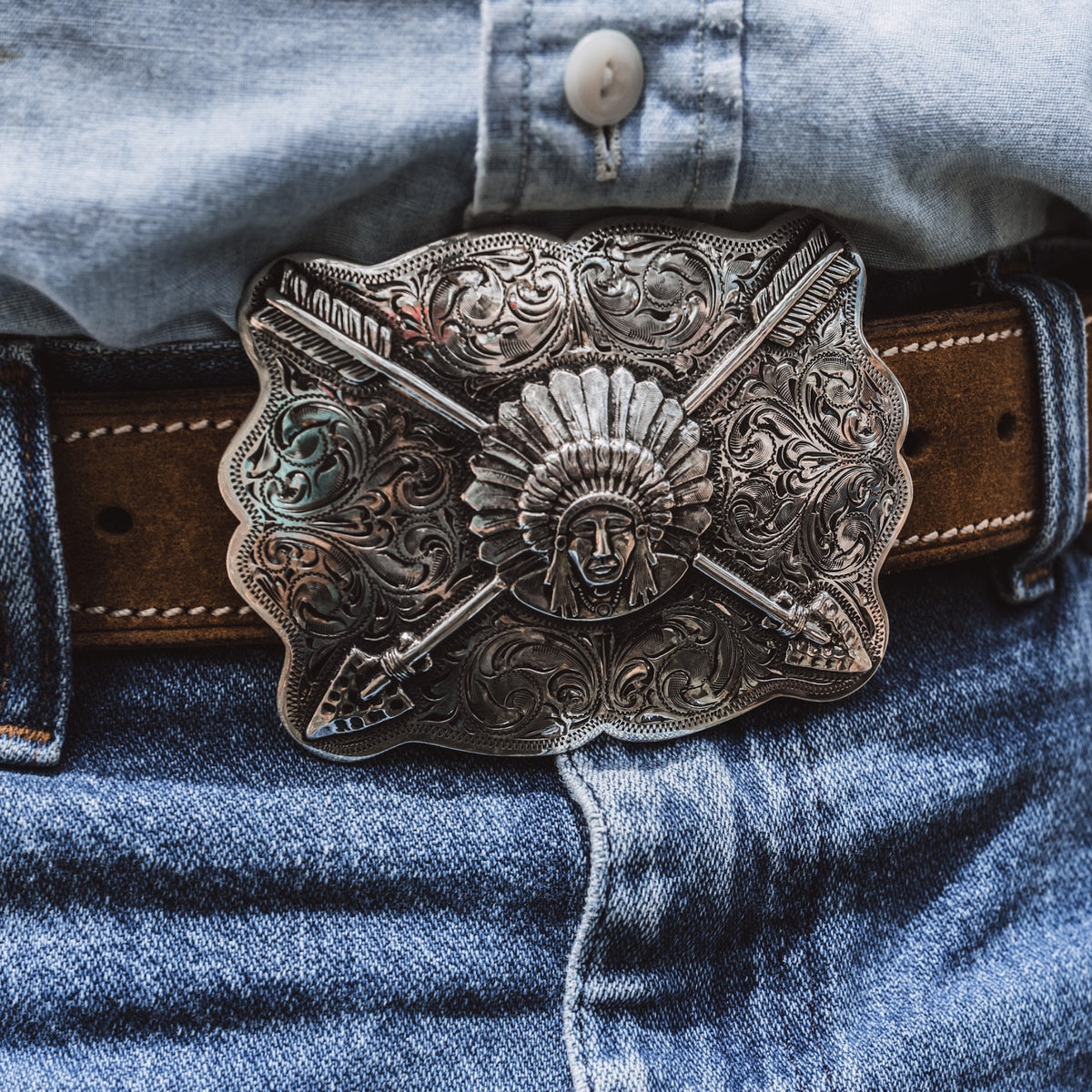 scalloped silver buckle with crossed arrows and silver Chief Red Wolf